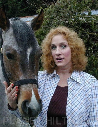 Sarah Jessica Parker, propriétaire d'un centre équestre en pleine campagne.