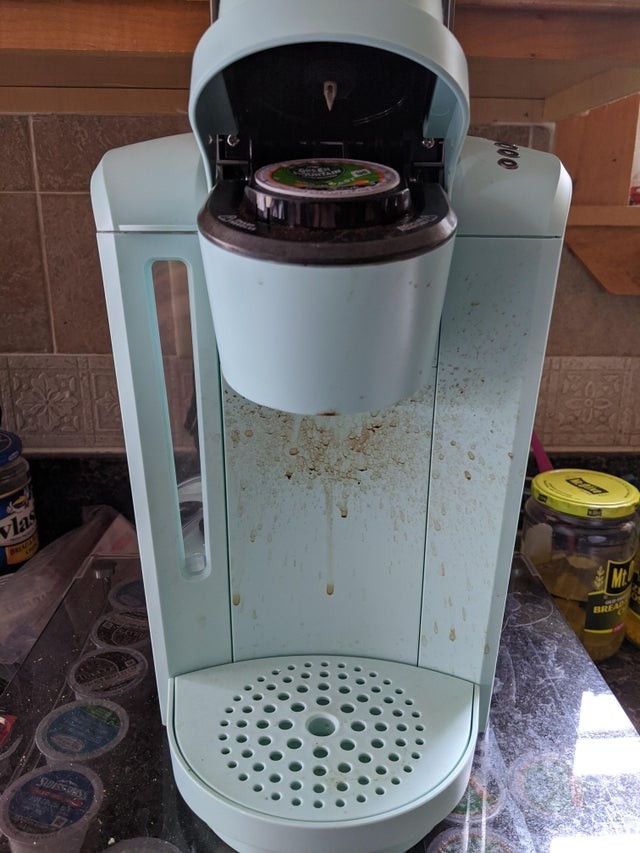 7. Personne à la maison ne s'occupe de nettoyer la machine à café...