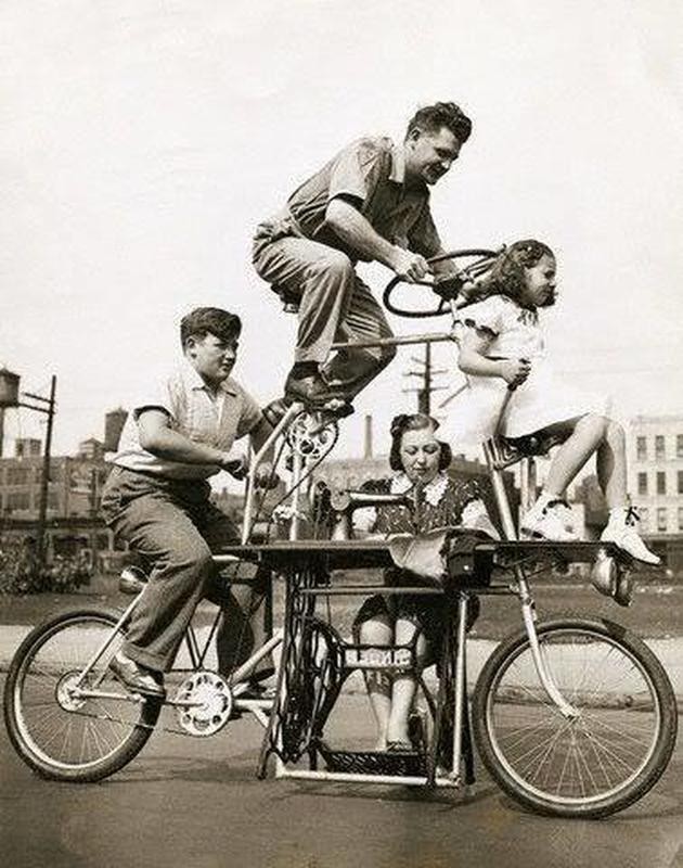 2. C'est le "vélo familial" inventé par Charles Steinlauf : un vélo incroyable qui permettait à toute la famille de faire de l'exercice en plein air, et il avait aussi une machine à coudre intégrée !