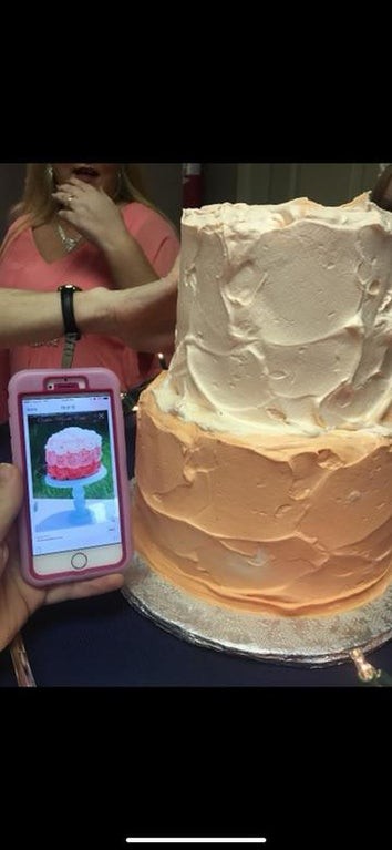 C'était censé être le gâteau de mariage parfait, mais au lieu de cela...