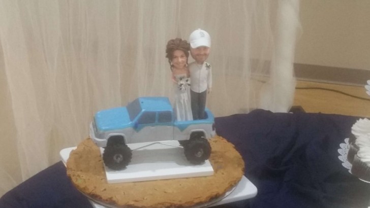 It's a pretty questionable wedding cake ...