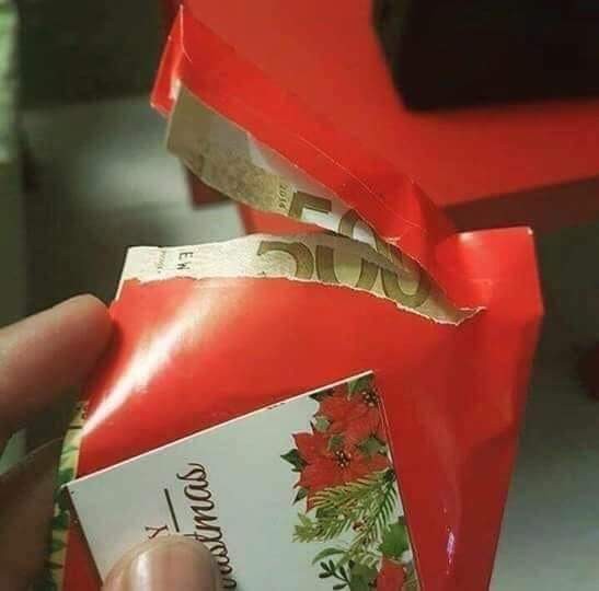 Ce n'est pas la bonne façon d'ouvrir certains paquets cadeaux.