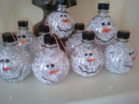 3. Des boules de Noël en forme de bonhomme de neige