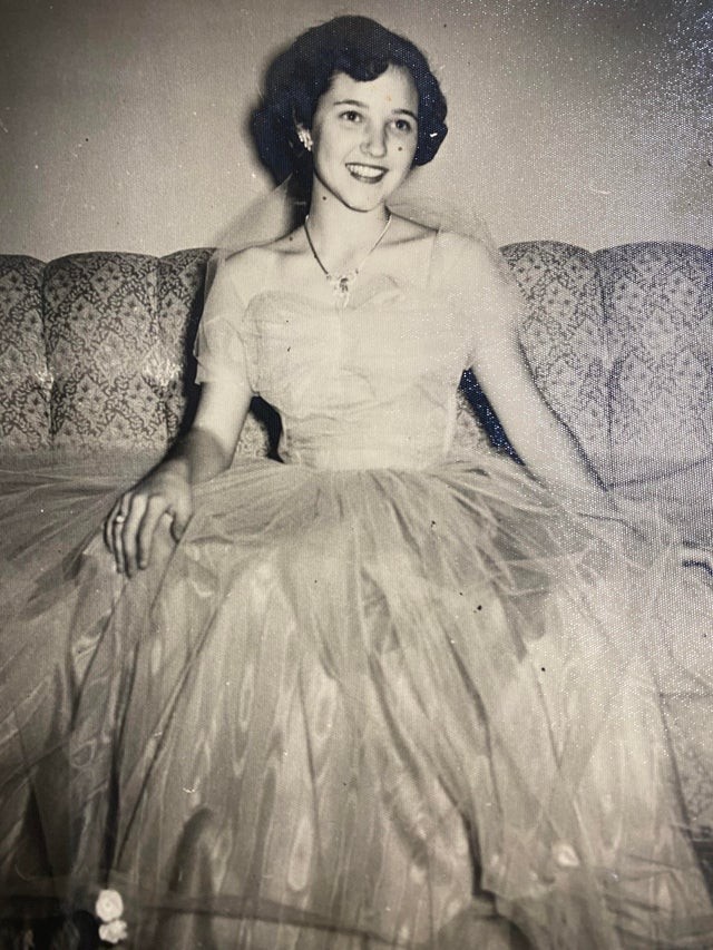 Schaut euch die Eleganz meiner Großmutter an, als sie erst 16 Jahre alt war!