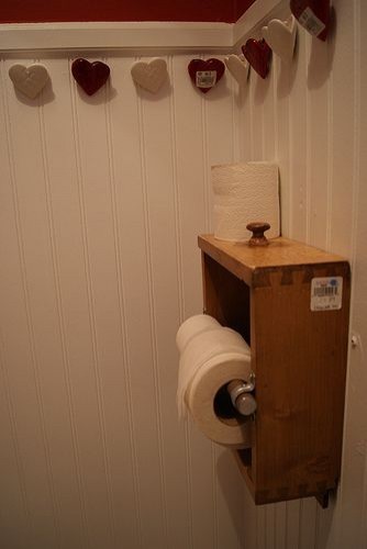 4. Un porte rouleau de papier toilette DIY