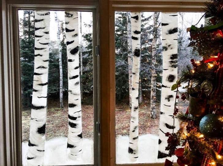 Perché avere degli alberi quando puoi pitturarli sulla finestra?
