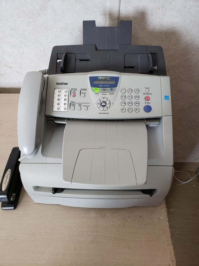 7. Herinner je je de telefoon met ingebouwde fax nog? Dit apparaat was vooruitstrevend en vaak zelfs “verplicht”, tegenwoordig is het een vintage object