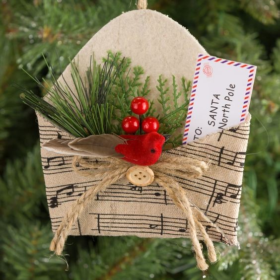 4. Une adorable décoration en forme de lettre pour le Père Noel