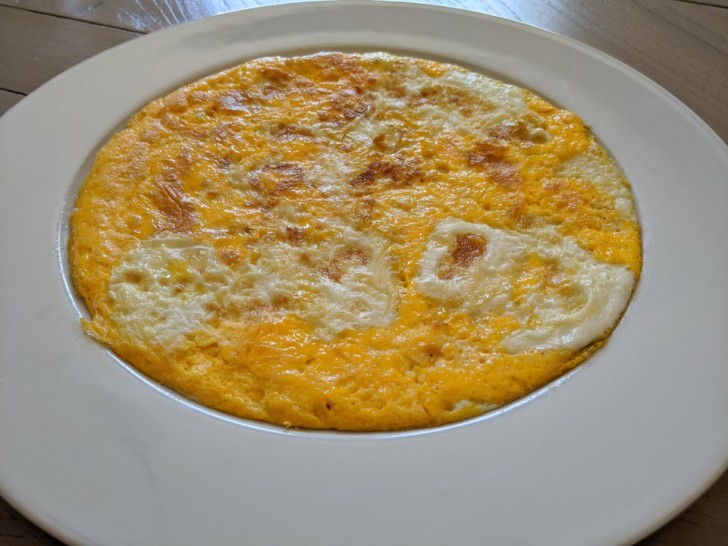1. Omelett und Teller: ein perfektes Paar!