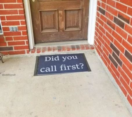 15. "Heb je gebeld voordat je kwam?": een nogal asociale deurmat, vind je niet?