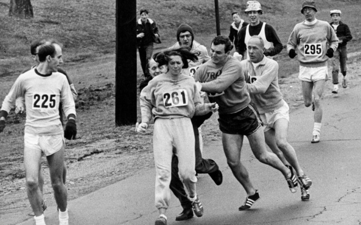 2. Einige Personen, darunter die Konkurrenten selbst, versuchen, Katherine Switzer daran zu hindern, 1967 den Marathon von Boston zu beenden. Trotz allem war sie die erste Frau, die den Wettbewerb abgeschlossen hat.