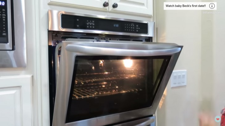 6. Een andere tip die je nooit mag vergeten is om de restwarmte van de oven na het bakken te gebruiken om de keuken te verwarmen
