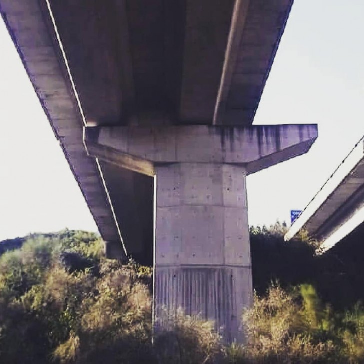 10. Ce pont semble plutôt instable : sommes-nous sûrs que la position de la colonne de soutien a été étudiée et qu'elle est sûre ?
