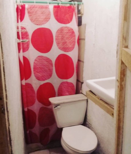 8. Un lavabo, des toilettes et une douche dans un espace très réduit. N'aurait-il pas été préférable de renoncer à quelque chose ?