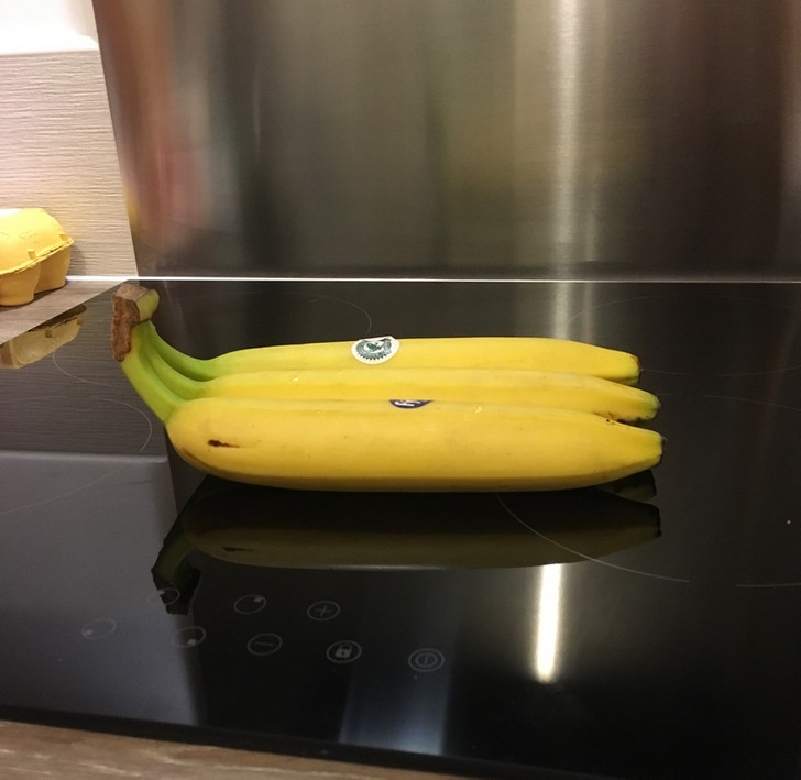 3. Deze bananen zijn perfect recht. Ze hebben iets intimiderends. En wee hem te vertellen dat het niet zo is.