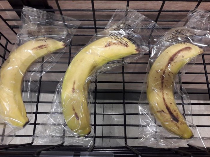 13. Warum nicht die Bananen einzeln verpacken, um noch ein wenig mehr Plastik zu verteilen, als ohnehin schon vorhanden ist.