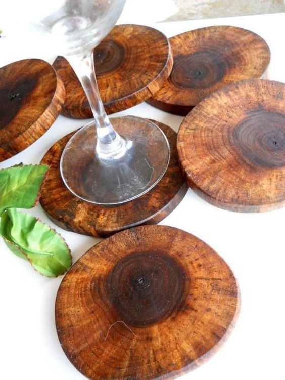 1. Des simples disques en bois pour des sous-verres élégants