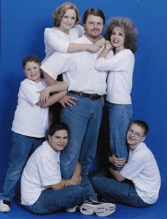 Ein Familienfoto, das aussieht wie aus einer 80er-Jahre-Fernsehserie!