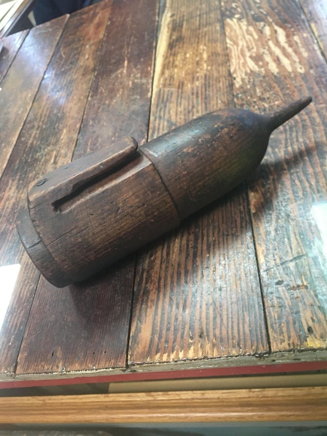 10. Beim Herumstöbern in einem Antiquitätengeschäft fand ich dieses mysteriöse Objekt: Kann mir jemand sagen, wofür es war?