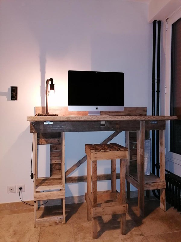 4. Een bureau geheel gemaakt van pallets
