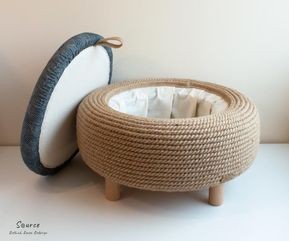 4. Un pouf ottomana con uno scomparto interno