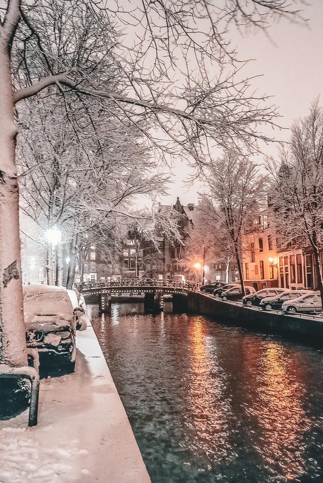 1. Ho immortalato Amsterdam sotto la neve in un perfetto scenario da cartolina