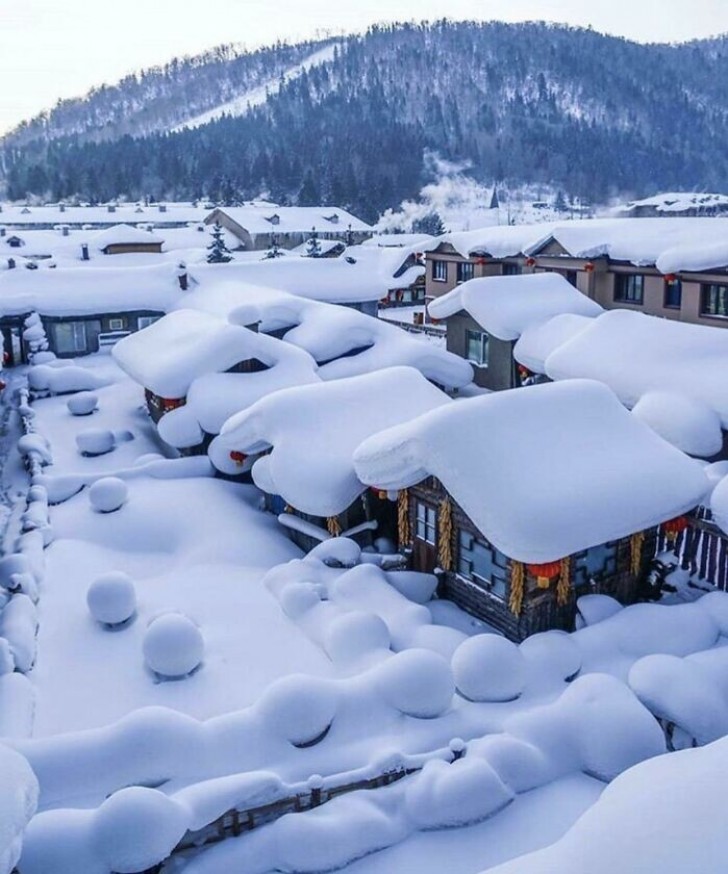 8. It looks like a painting, but it's actually a village in China covered in fresh snow