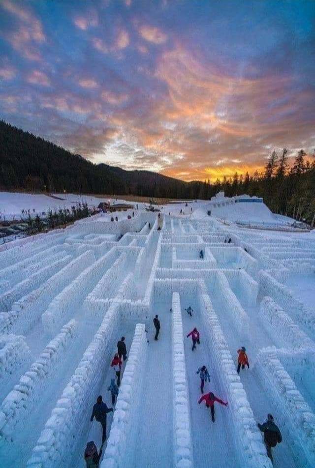 15. Een prachtig labyrint gemaakt van sneeuw!