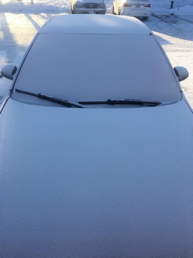 17. La neige est tombée de façon si compacte sur ma voiture que je regrette de devoir la nettoyer pour l'utiliser !