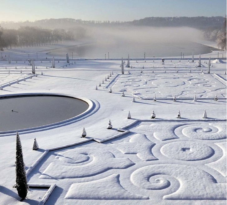 6. De perfectie van een besneeuwde omgeving in de tuinen van Versailles