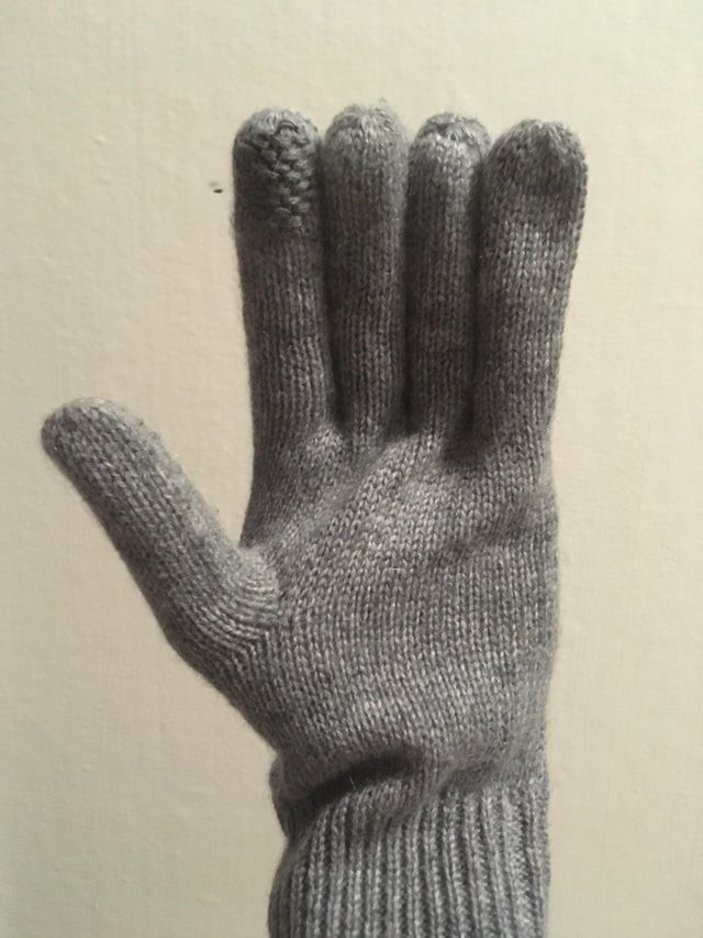 19. "Ma copine a une paire de gants où tous les doigts sont de la même longueur !"