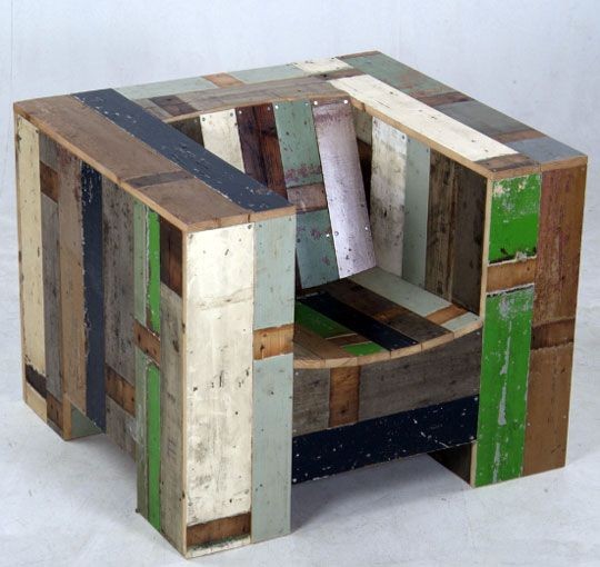 4. Un modello che mostra tutti i diversi tipi di legno di recupero con cui è realizzato