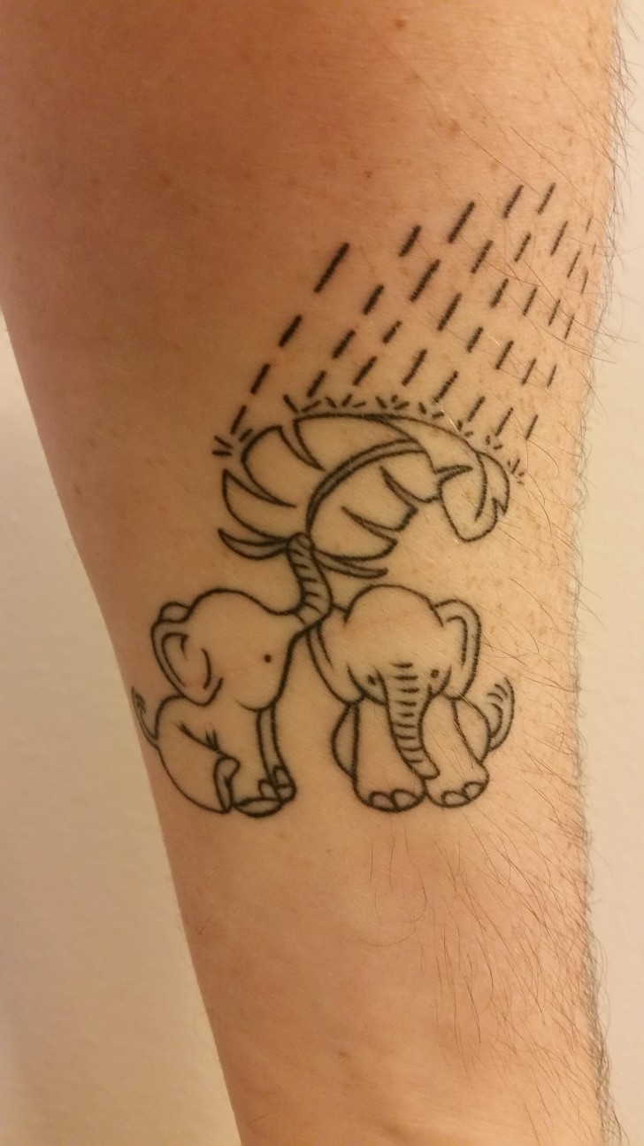 5. Der Mann hat sich dieses Tattoo stechen lassen, das die Unterstützung für seine Frau symbolisiert, die dabei war, einen schweren Moment durchzumachen.