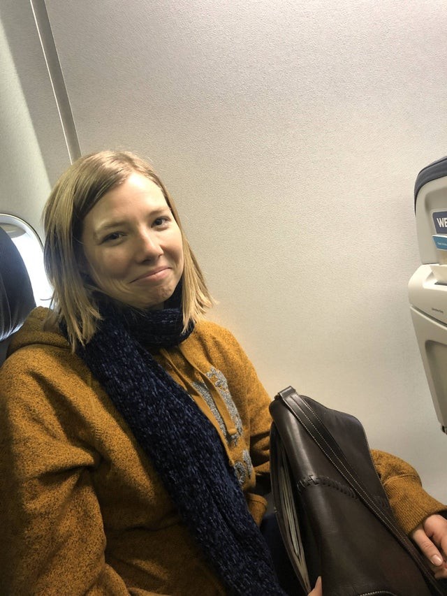 Era sicura di volersi sedere davanti al finestrino durante il volo!