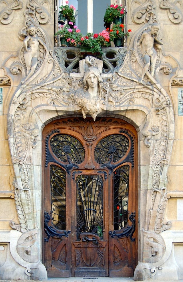 3. Une magnifique porte Art Nouveau à Paris : l'œuvre de Jules Lavirotte