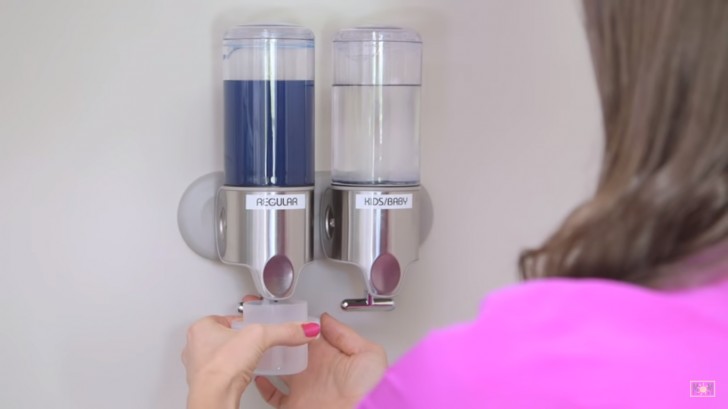 4. Plaats een wanddispensers voor wasmiddel en wasverzachter: veel handiger dan elke keer flessen te moeten pakken