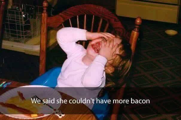 Gli avevamo detto che non ci sarebbe stato più bacon per cena!