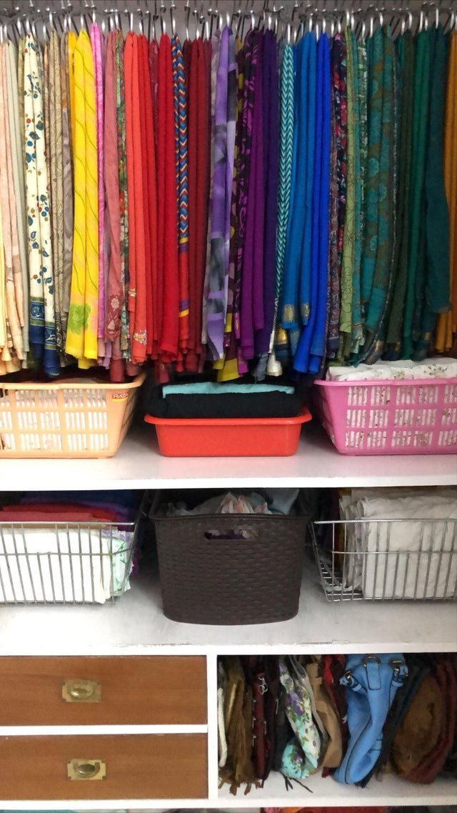 10. Voici comment j'ai réorganisé toute la collection de saris d'été de ma mère
