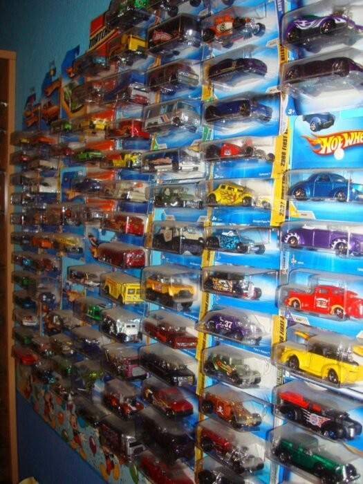 A wife sets fire to her husband's collection of toy cars because she considers it a waste of money - 1