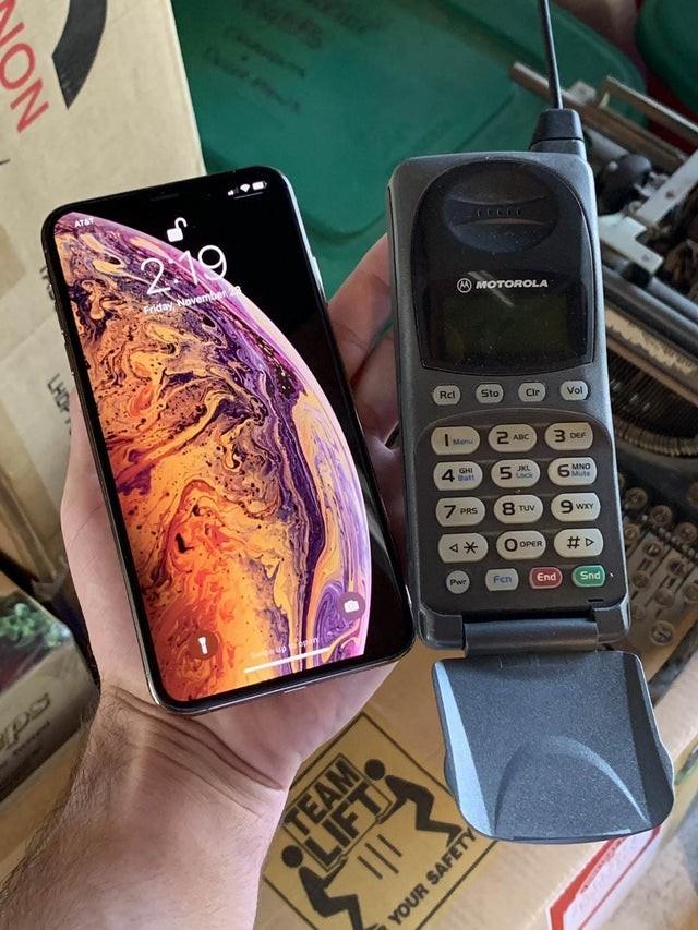 13. La différence entre un téléphone de 1998 et un téléphone de 2018 : combien de pas en avant la technologie a-t-elle fait !