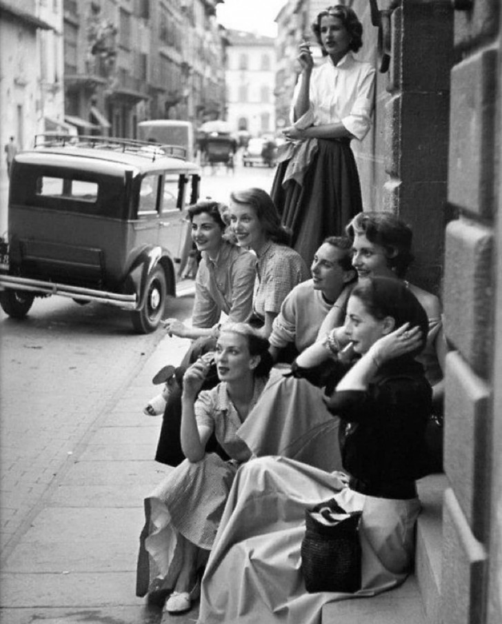 5. Um grupo de mulher na Itália dos anos 50