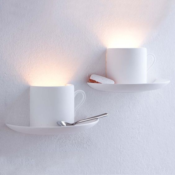 4. Werkelijk unieke wandlampen gemaakt van porseleinen kopjes