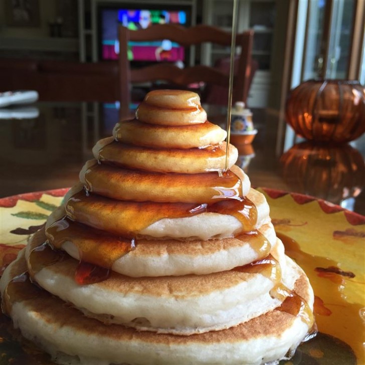 Ett perfekt torn av pannkakor: även om de ser väldigt goda ut så är det nästan synd att förstöra det.