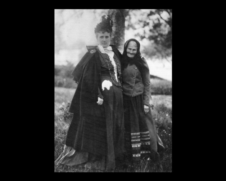 1. Suède, nous sommes en 1900 : la célèbre chanteuse d'opéra Kristina Nilsson rend visite à sa sœur, femme de fermier.