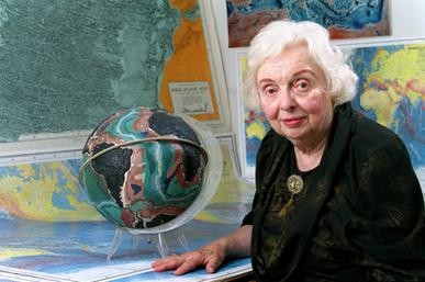 3. Marie Tharp (1920-2006): è stata una geologa e oceanografa statunitense, redasse la prima mappa dettagliata del fondale oceanico.