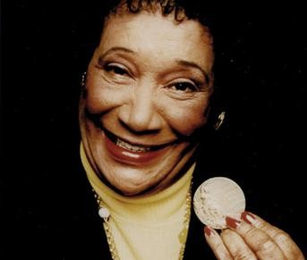 5. Alice Coachman (1922-2014) : athlète américaine, elle est la première Afro-Américaine à remporter une médaille d'or aux Jeux olympiques.