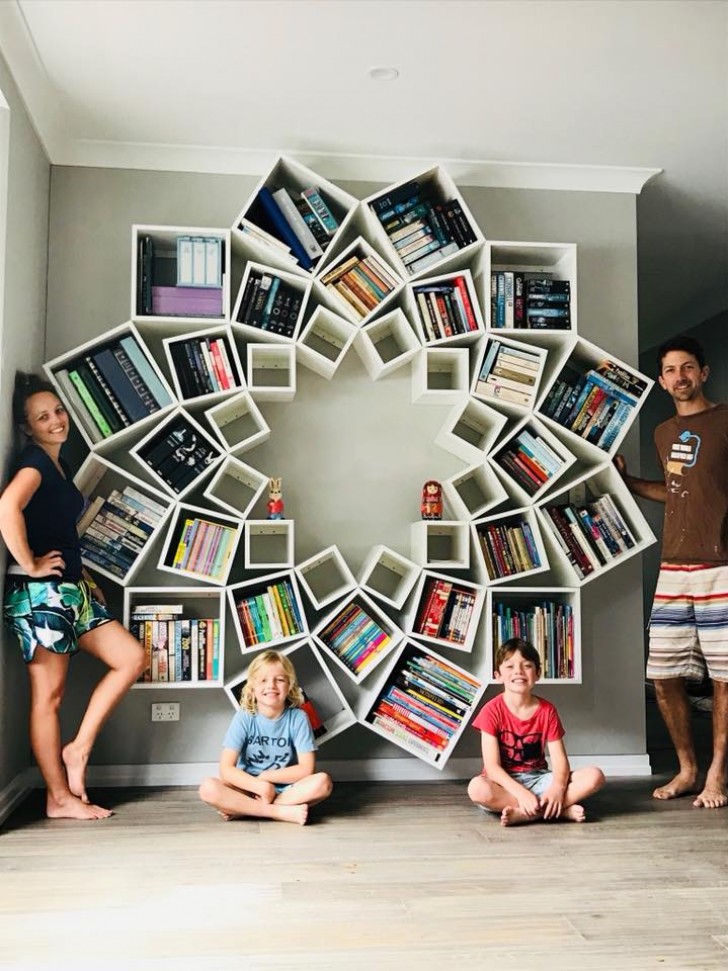 5. Ce couple a construit lui-même une belle bibliothèque pour ses enfants : qui n'en voudrait pas dans la maison ?