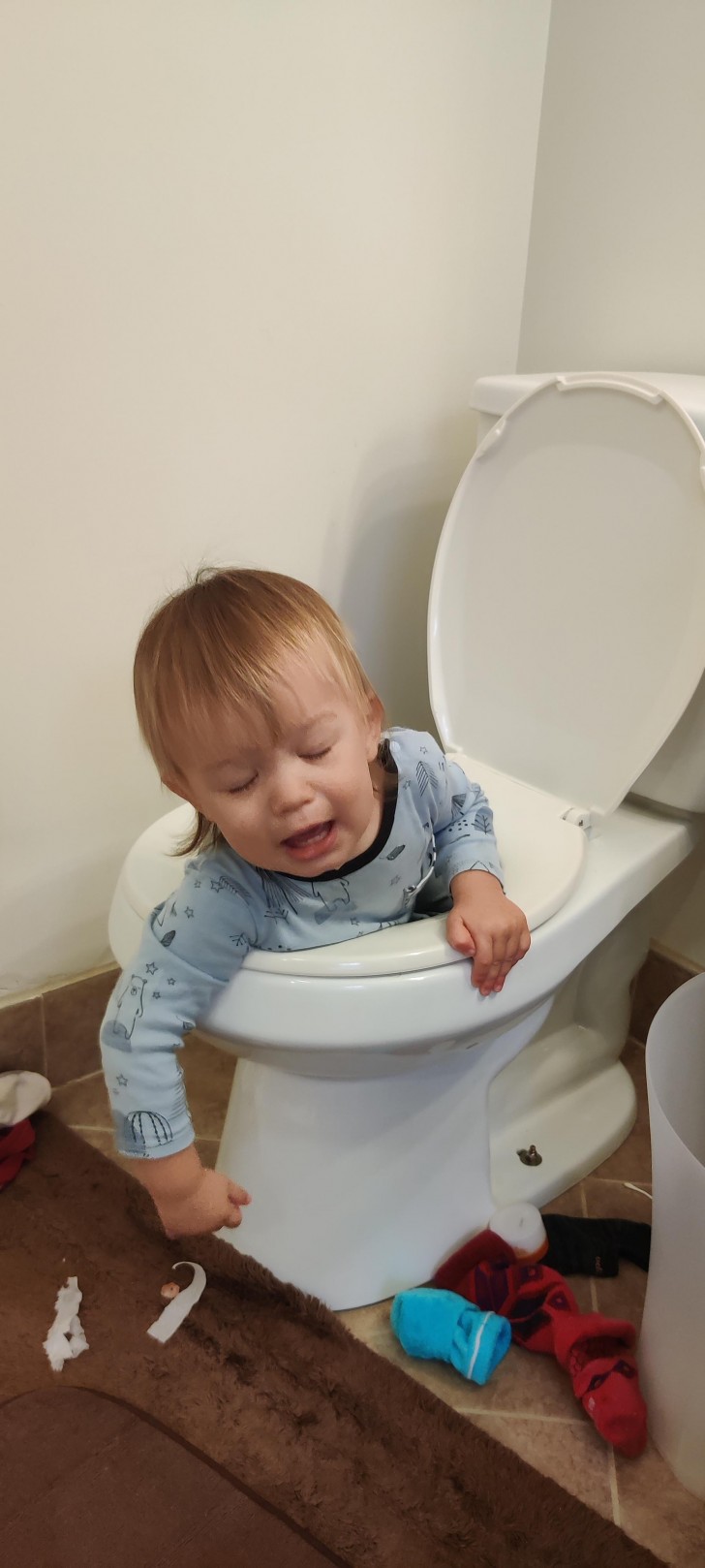 Mio figlio si è appena accorto di aver fatto la cosa sbagliata...in bagno!