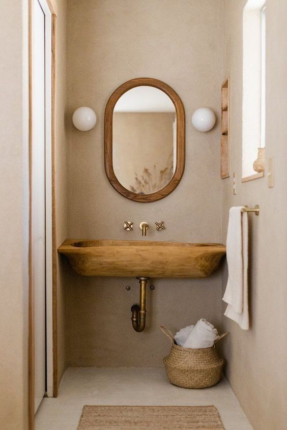 2. Rustic chic maakt zelfs een krappe badkamer uniek
