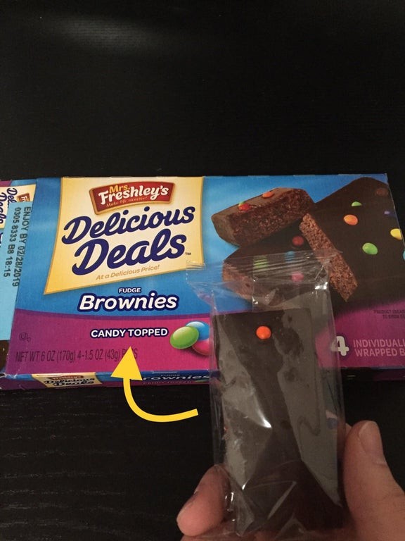 4. I brownies sembrano pieni di cioccolattini colorati ma, in realtà, ce n'è solamente uno. Vogliono prenderci in giro?